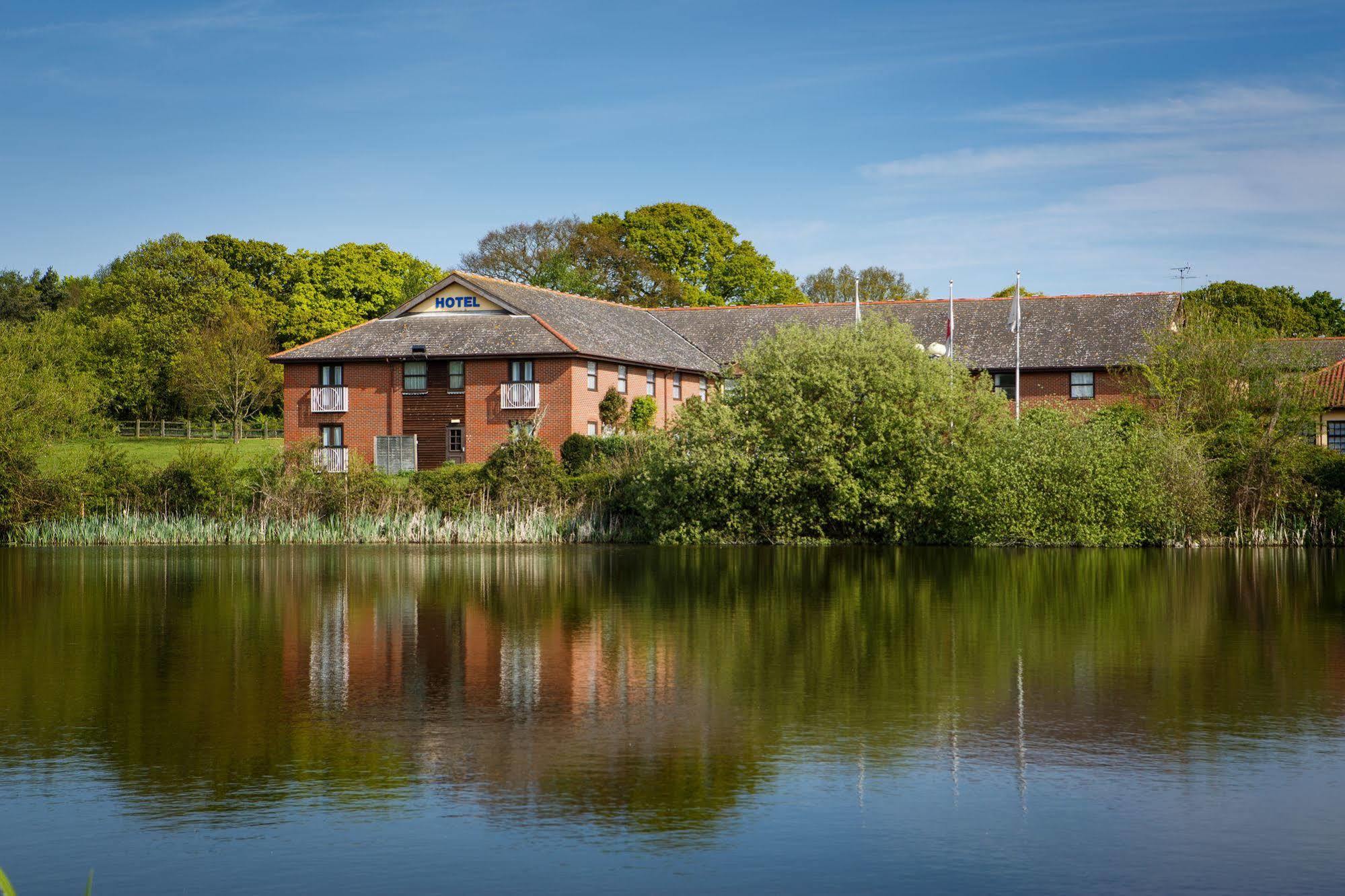 Dragonfly Hotel Colchester Exterior photo